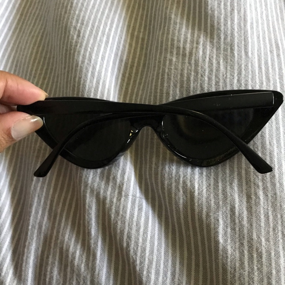 Black cat eye sunnies
